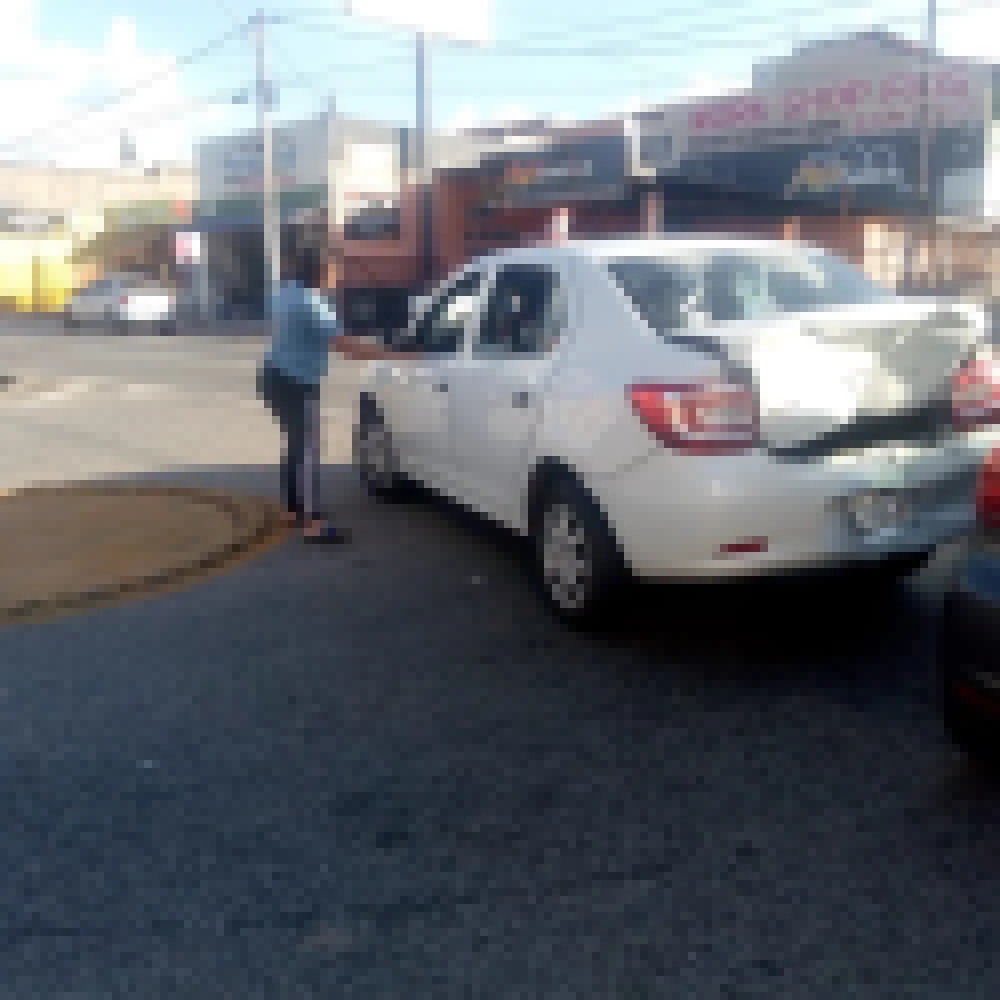 Motorista se envolve em acidente na avenida Edward Fru Fru Marciano da Silva e foge em seguida