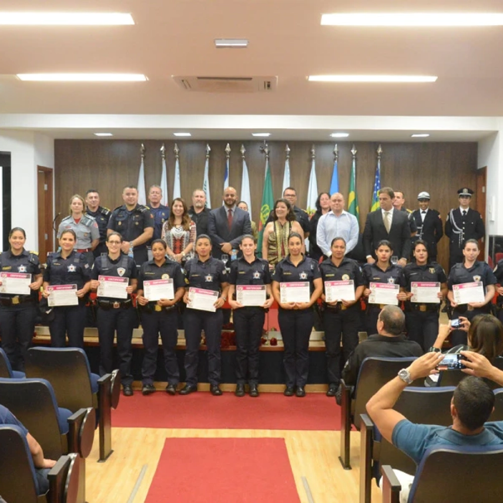 Mulheres da GCM passam pelo ‘Tactical Rosa’ e são homenageadas