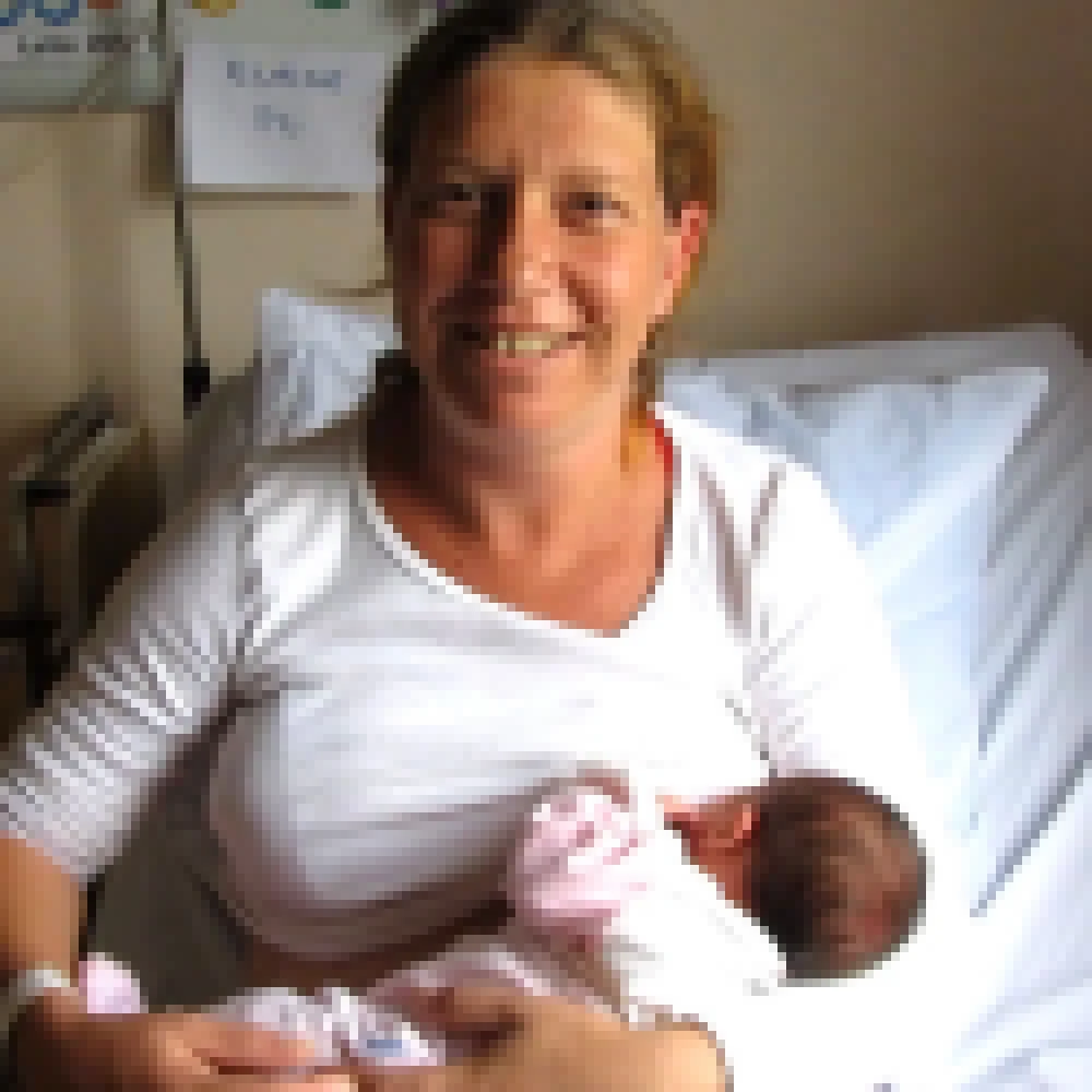 Nasce bebê de grávida resgatada pelo CADQ em minicracolância