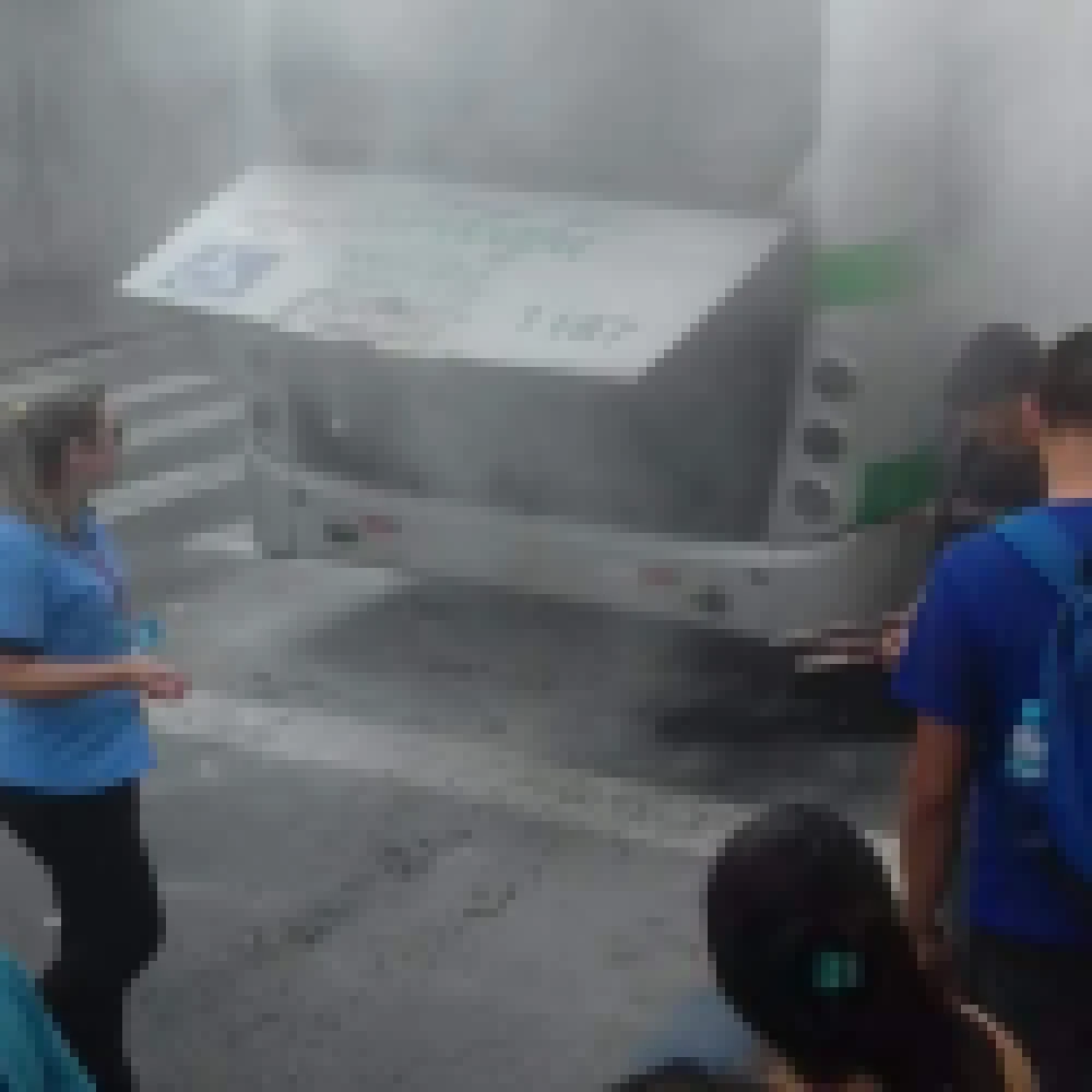 Ônibus da linha 62-São Bento pega fogo na rua Comendador Oetterer