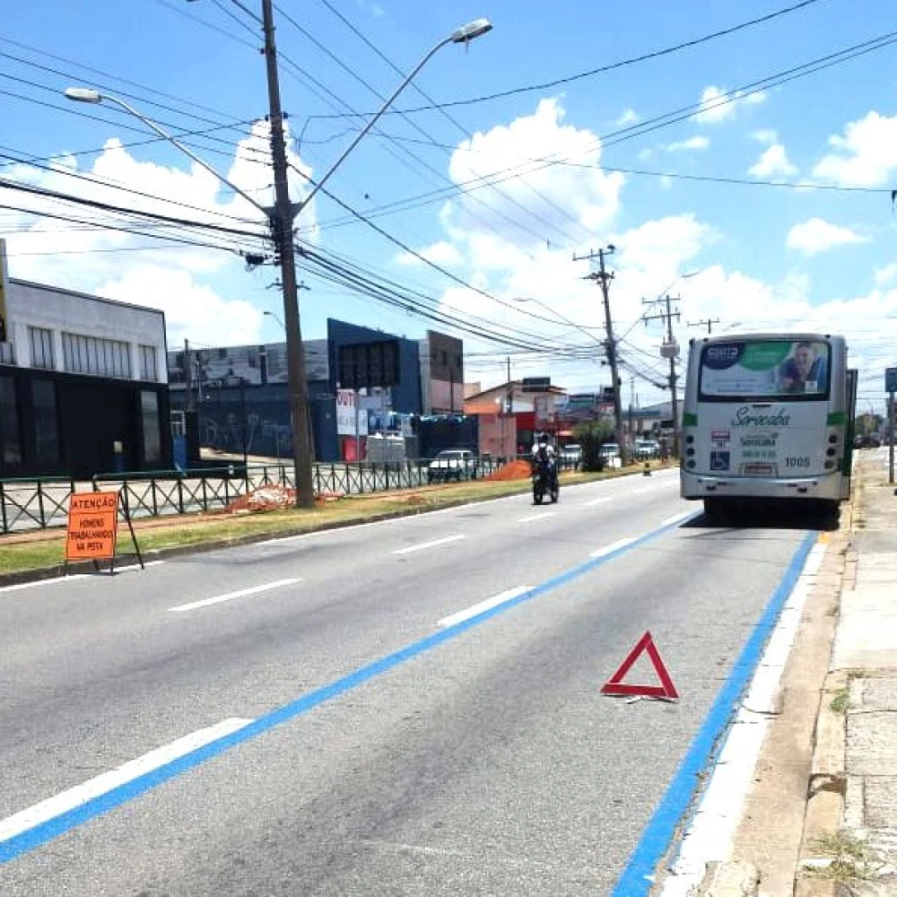 Ônibus quebrado e Obras do BRT deixam avenida Itavuvu somente com uma faixa liberada