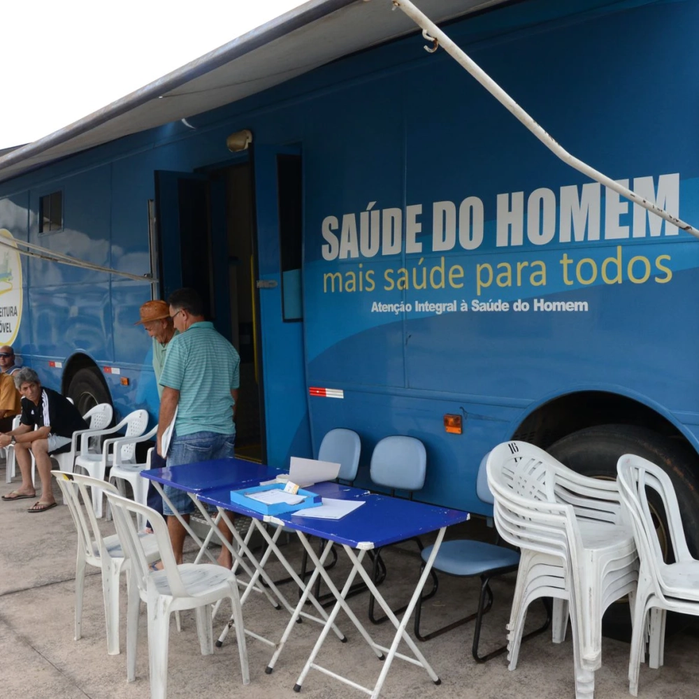 Ônibus Rosa e Azul atendem na Policlínica em outubro