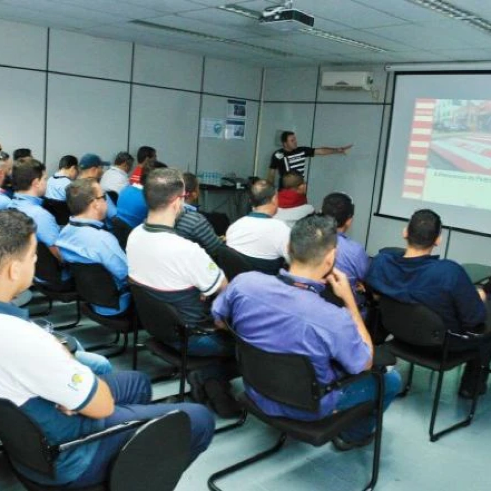 Palestra abordou a importância do respeito às faixas de pedestres