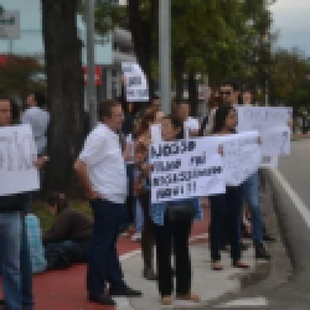 Parentes e Amigos fazem manifestação para pedir justiça pela morte de músico