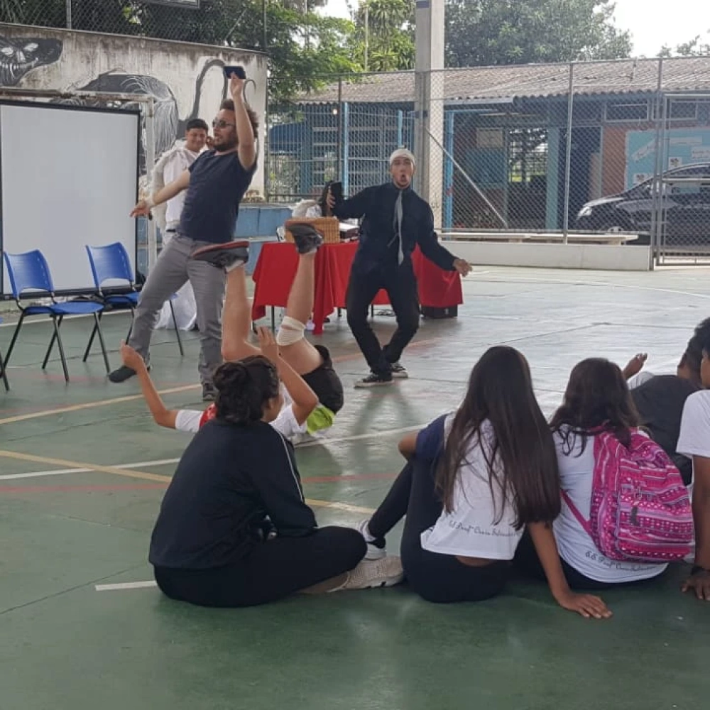 Peça teatral da Urbes busca conscientizar sobre os perigos da imprudência no trânsito
