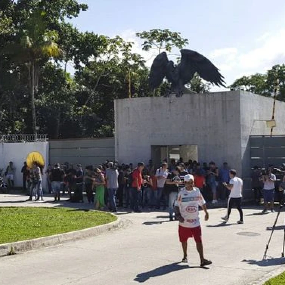 Perícia trabalha com hipótese de curto-circuito como causa de incêndio