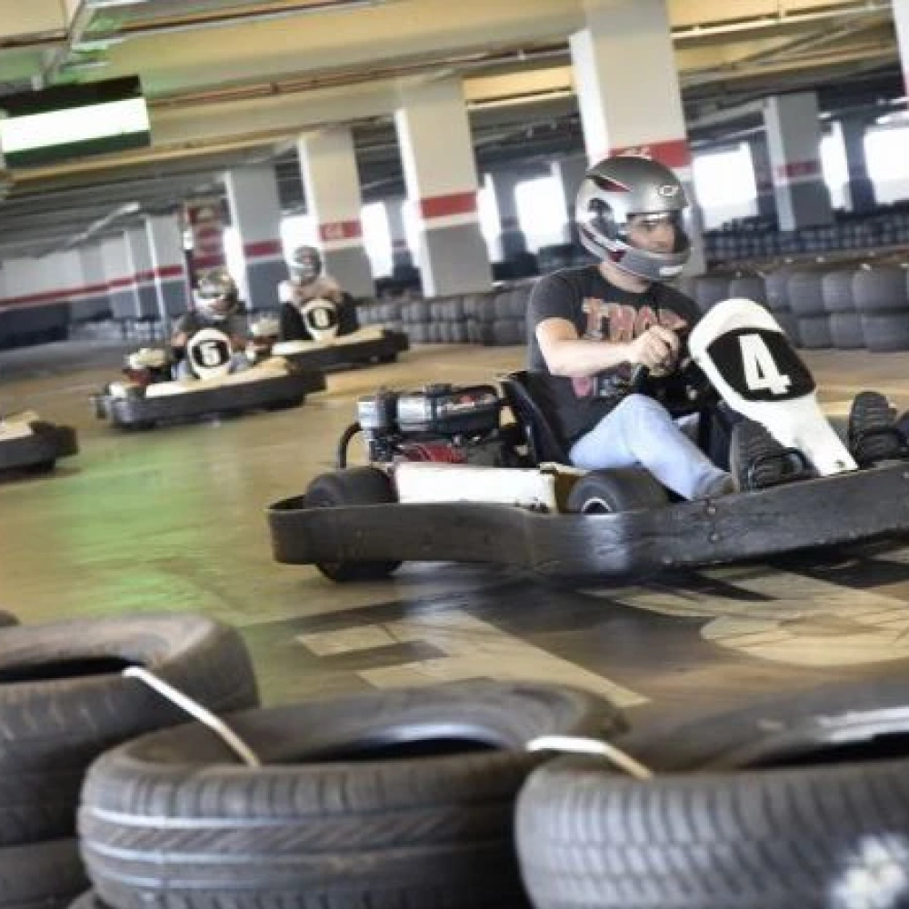 Pistas de Karts para acelerar em família! 