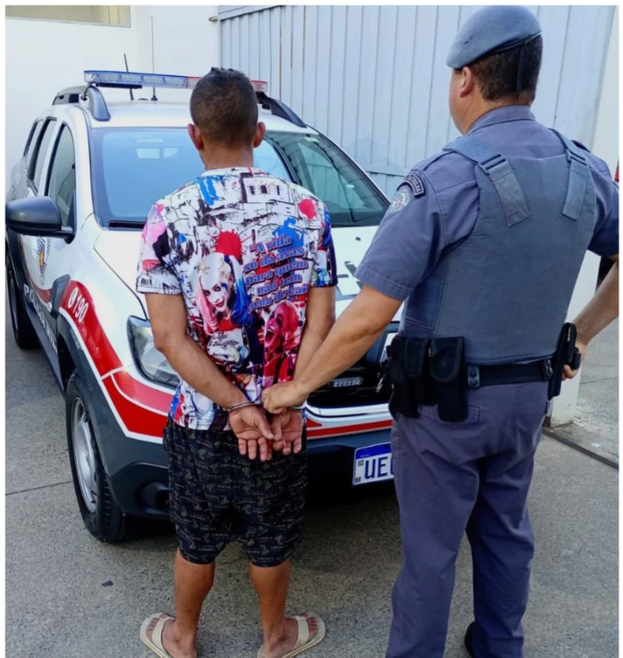 Homem é preso após assaltar pedestre e ser detido por populares no Jardim São Paulo