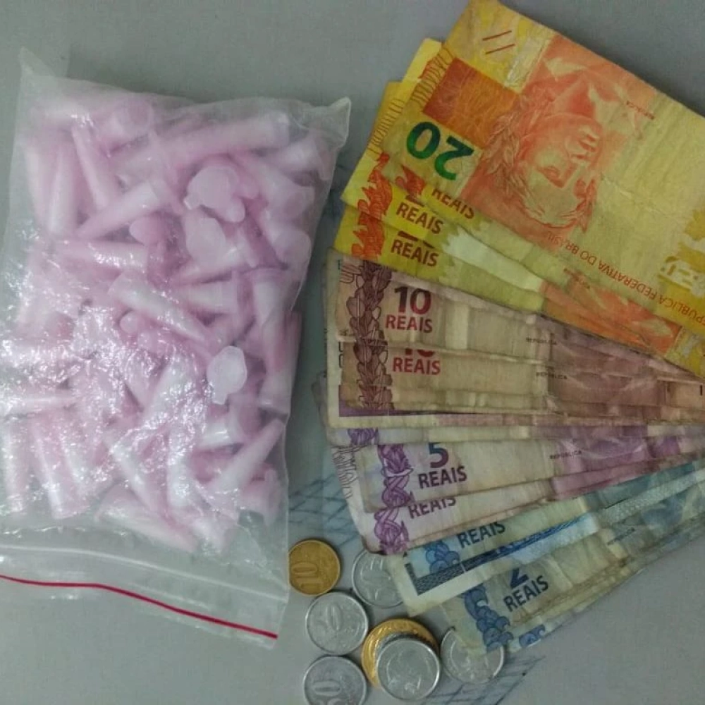 Polícia Militar prende homem por tráfico de drogas no Jardim Hungares