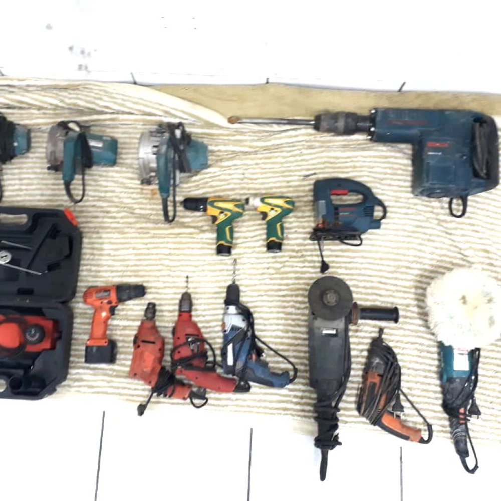 Polícia prende três e fecha ferro velho no Parque Vitória Régia