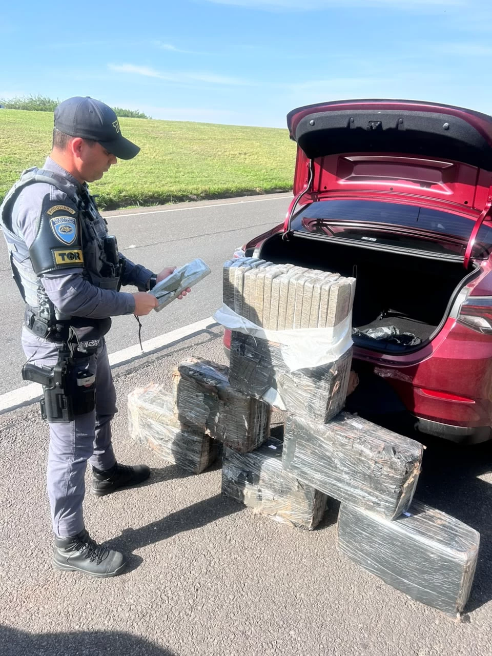 Homem é preso com grande quantidade de maconha na Castello Branco