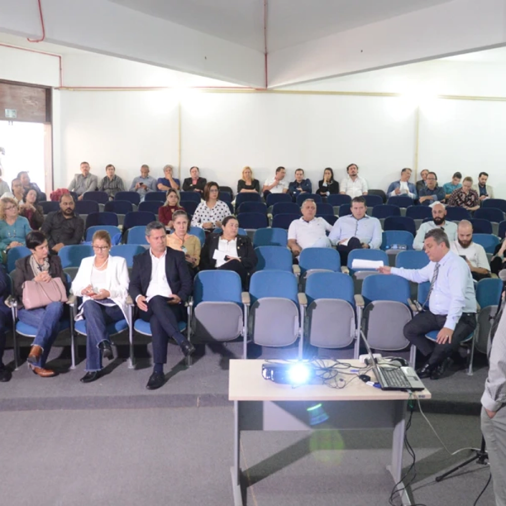 Prefeita, secretários e vereadores participam de apresentação sobre orçamento da prefeitura