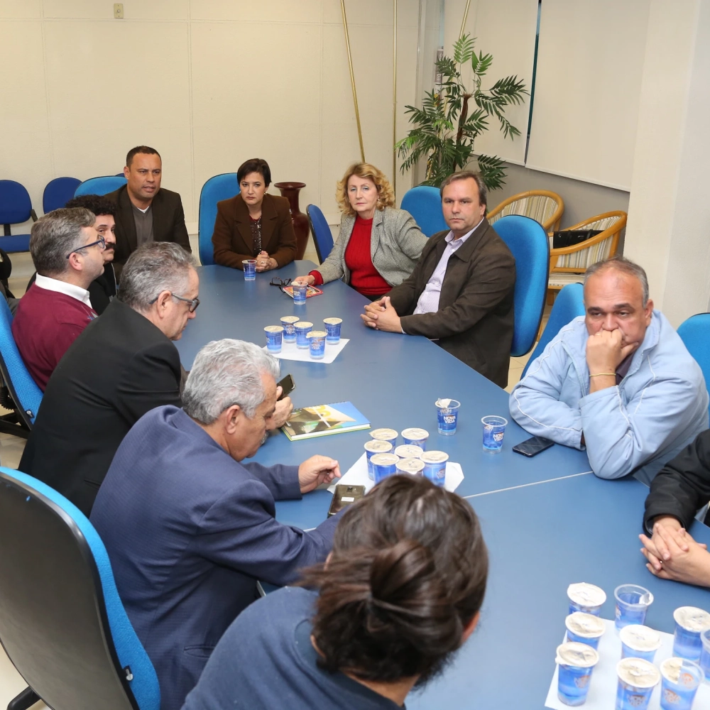 Prefeita visita Câmara para reunião com vereadores