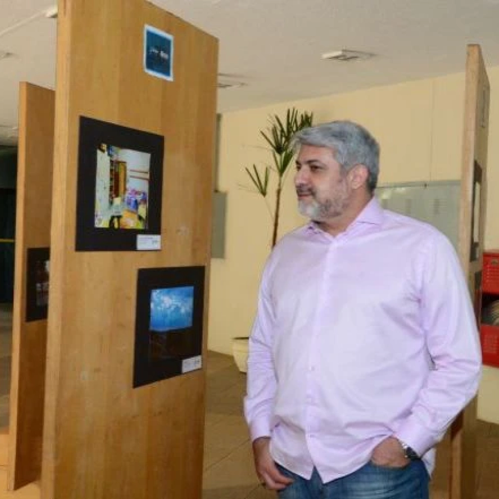 Prefeito nomeia Mário Bastos como interino na Educação