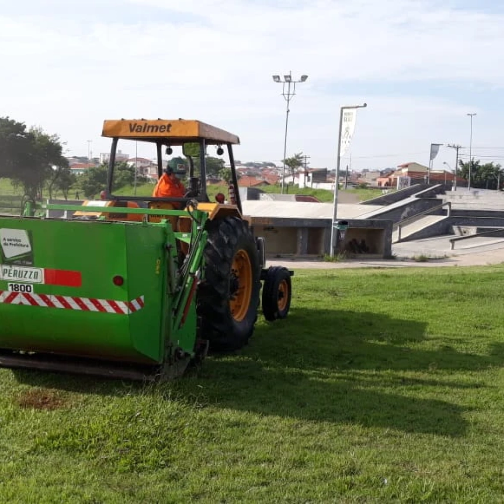 Prefeitura atinge marca de 1,2 milhão de metros quadrados de roçagem em áreas públicas