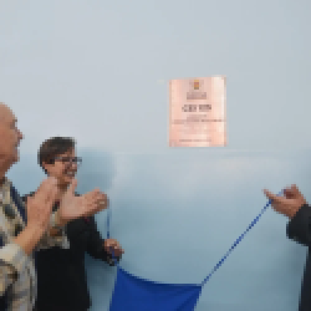 Prefeitura entrega creche no bairro Santa Marina