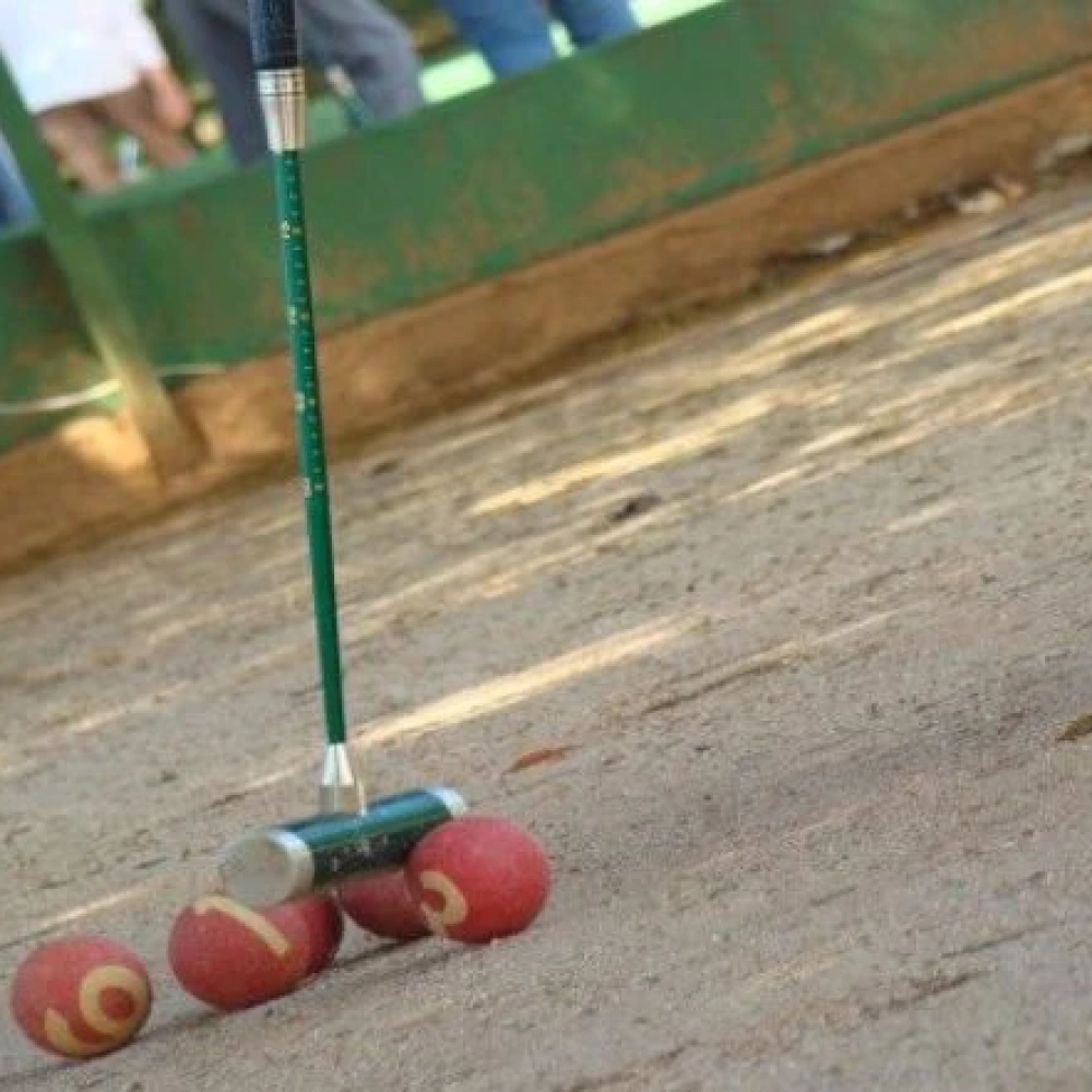 Prefeitura entrega quadra de Gateball no Clube do Idoso