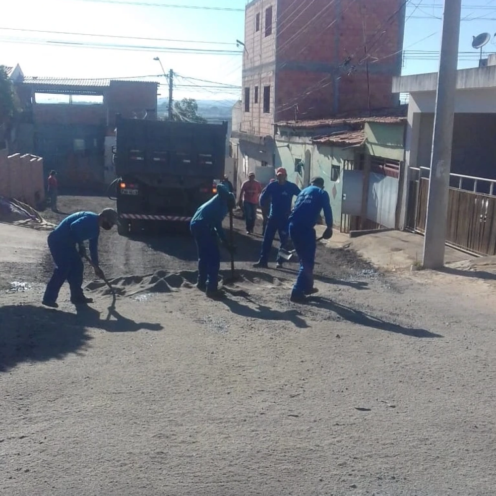 Prefeitura finaliza melhorias em ruas do Iporanga II