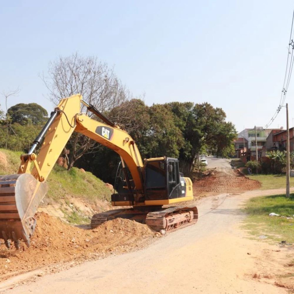 Prefeitura inicia pavimentação e melhorias em ruas no Jardim Guaíba