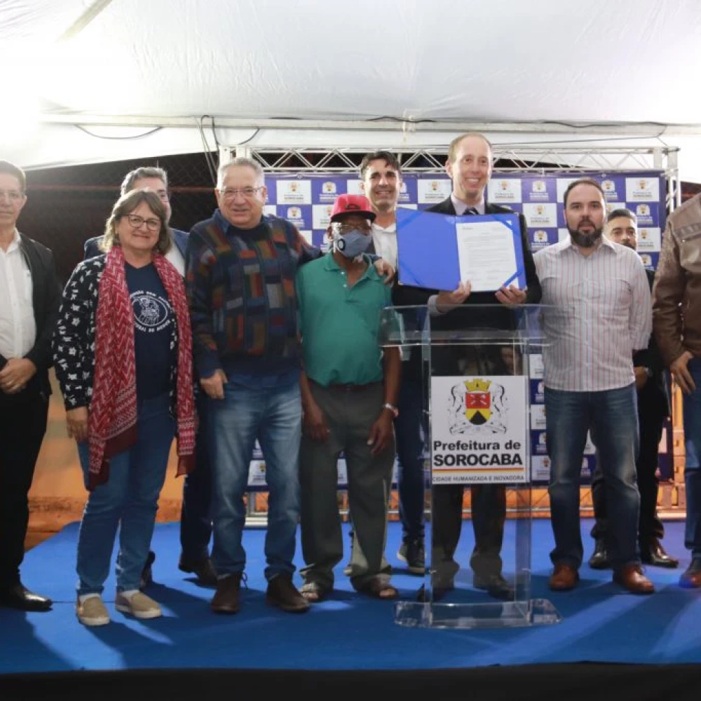 Prefeitura inicia revitalização de quadra poliesportiva na região do Cajuru