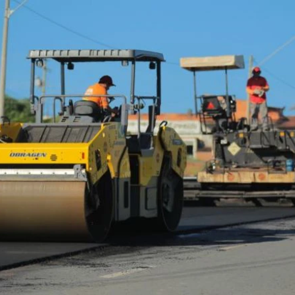 Prefeitura iniciou recapeamento da Av. Gualberto Moreira