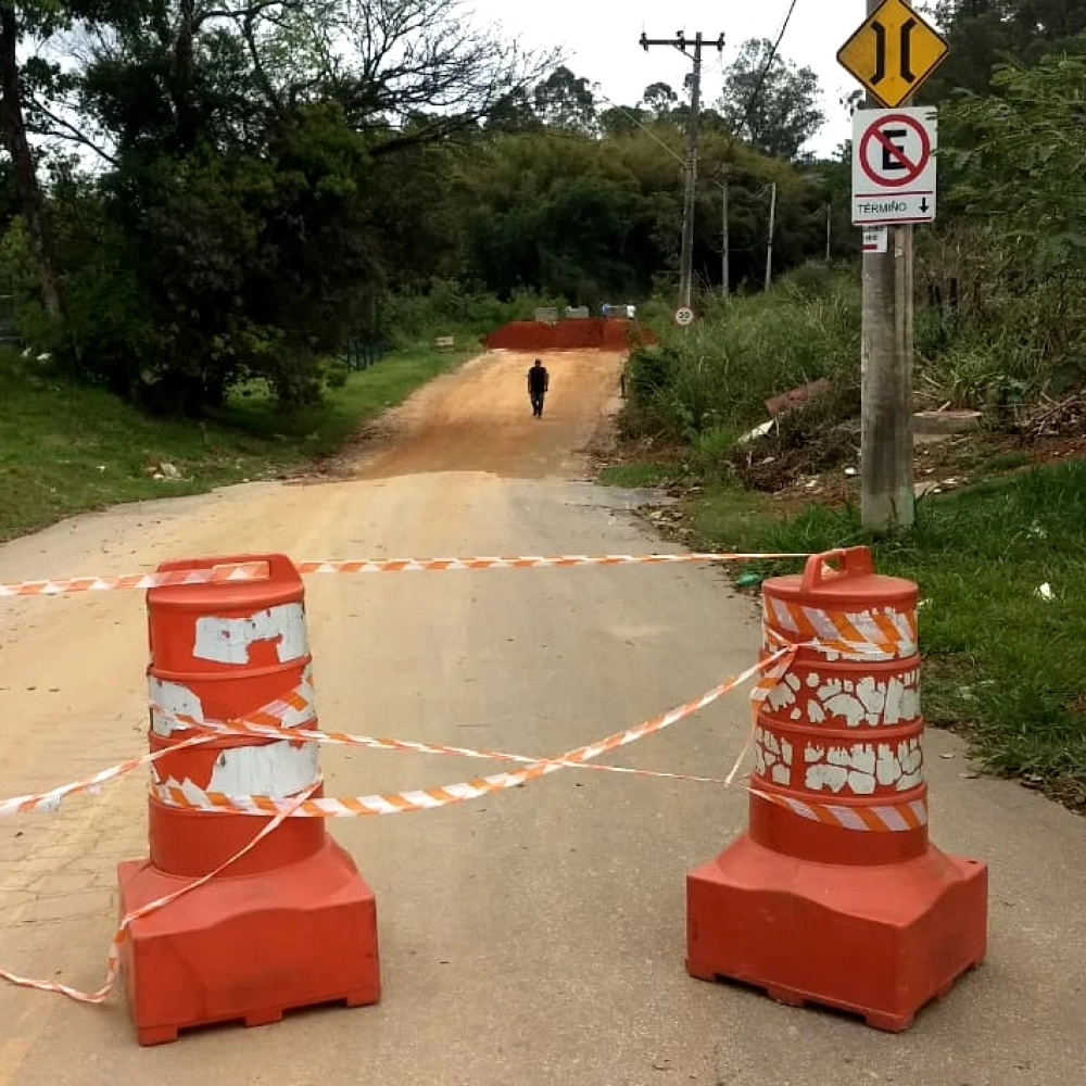 Prefeitura interdita ponte com risco de desabamento