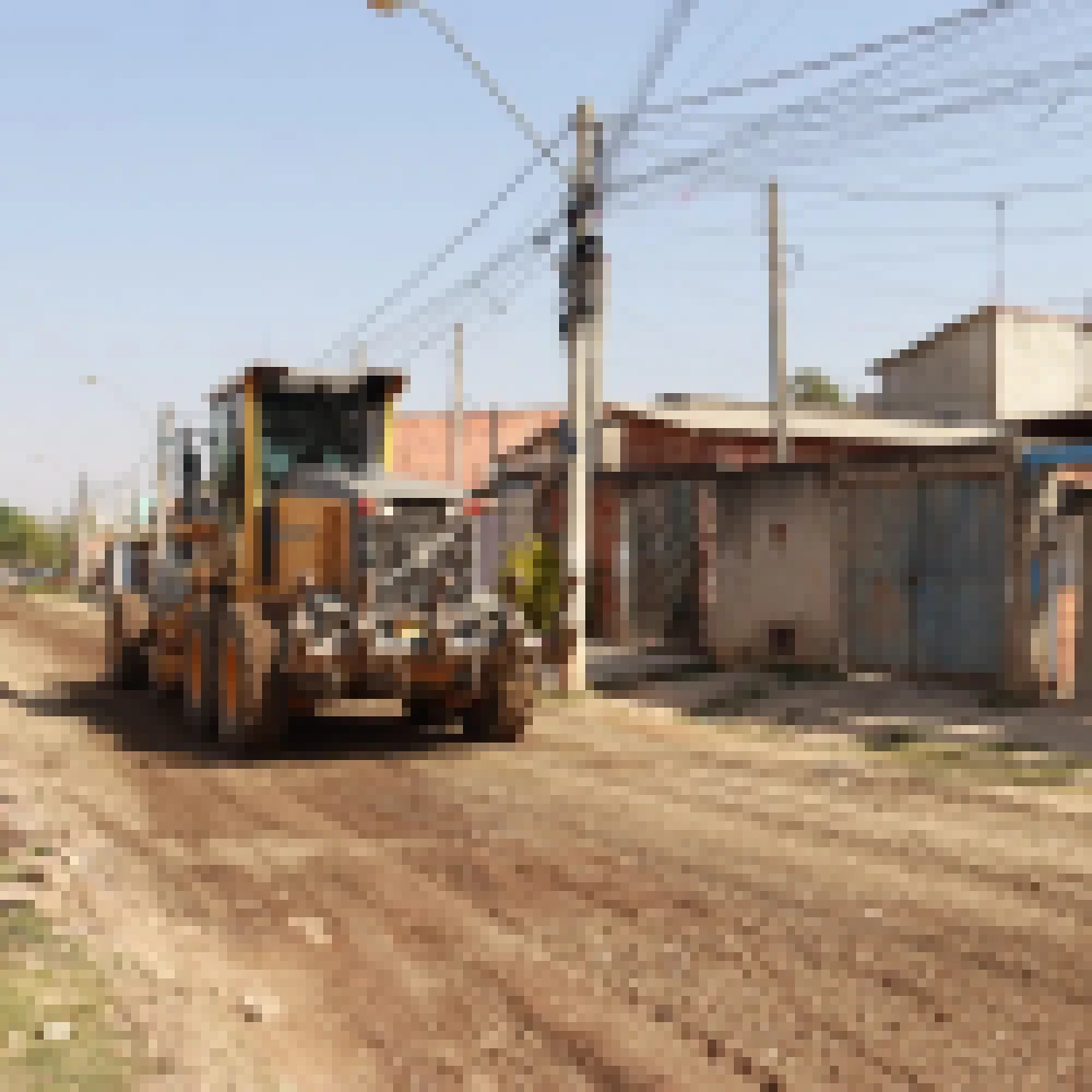 Prefeitura realiza serviços de manutenção em ruas de terra no Jardim Marli