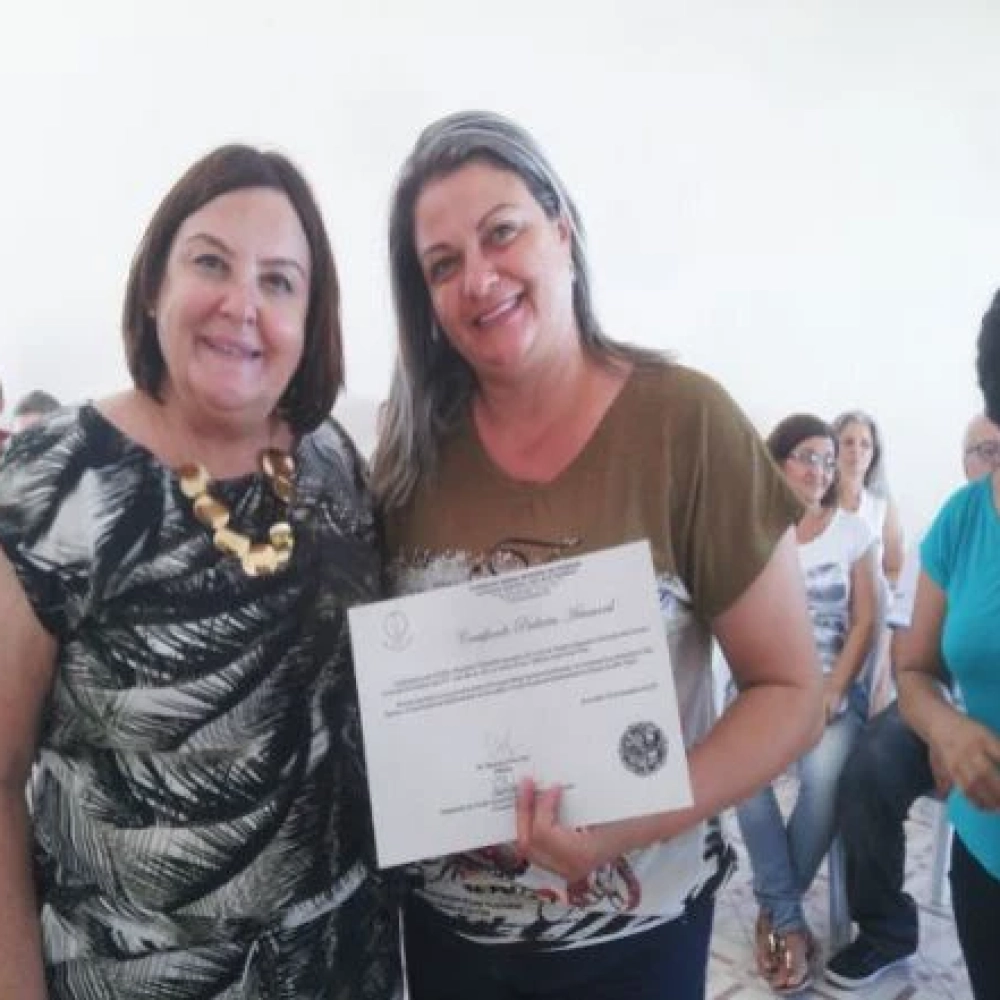 Presidente do Fundo Social entrega certificados da Padaria Artesanal