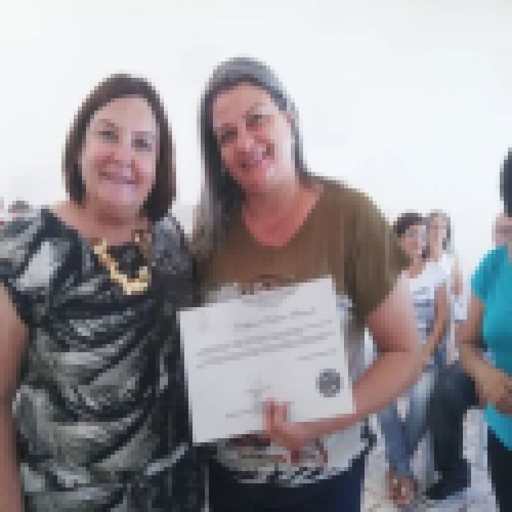 Presidente do Fundo Social entrega certificados da Padaria Artesanal