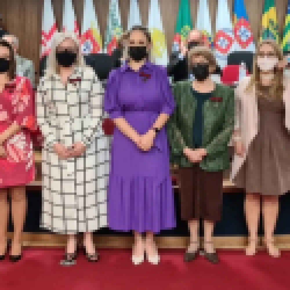 Primeira-dama e presidente do Fundo Social de Solidariedade de Sorocaba recebe medalha de mérito “Ana Terra” do IHGGS