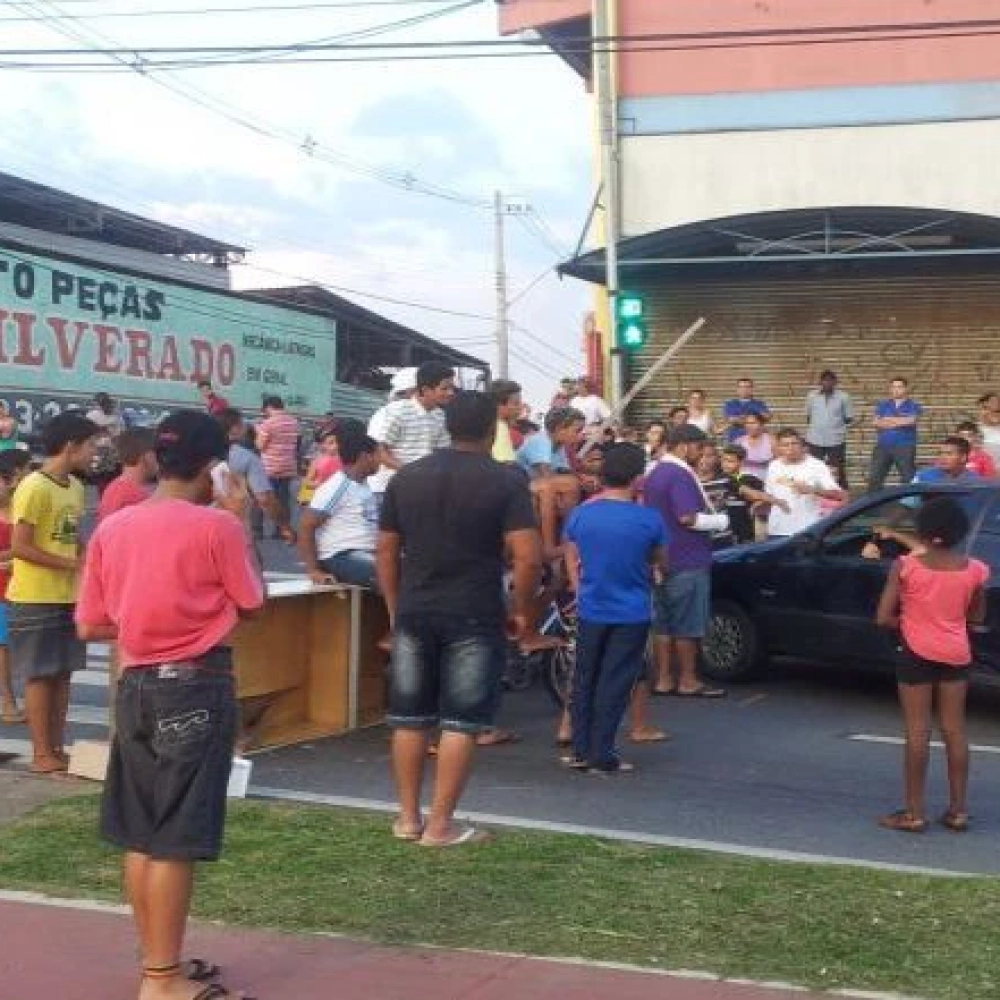 Protesto por Falta de água interdita a Avenida Ipanema