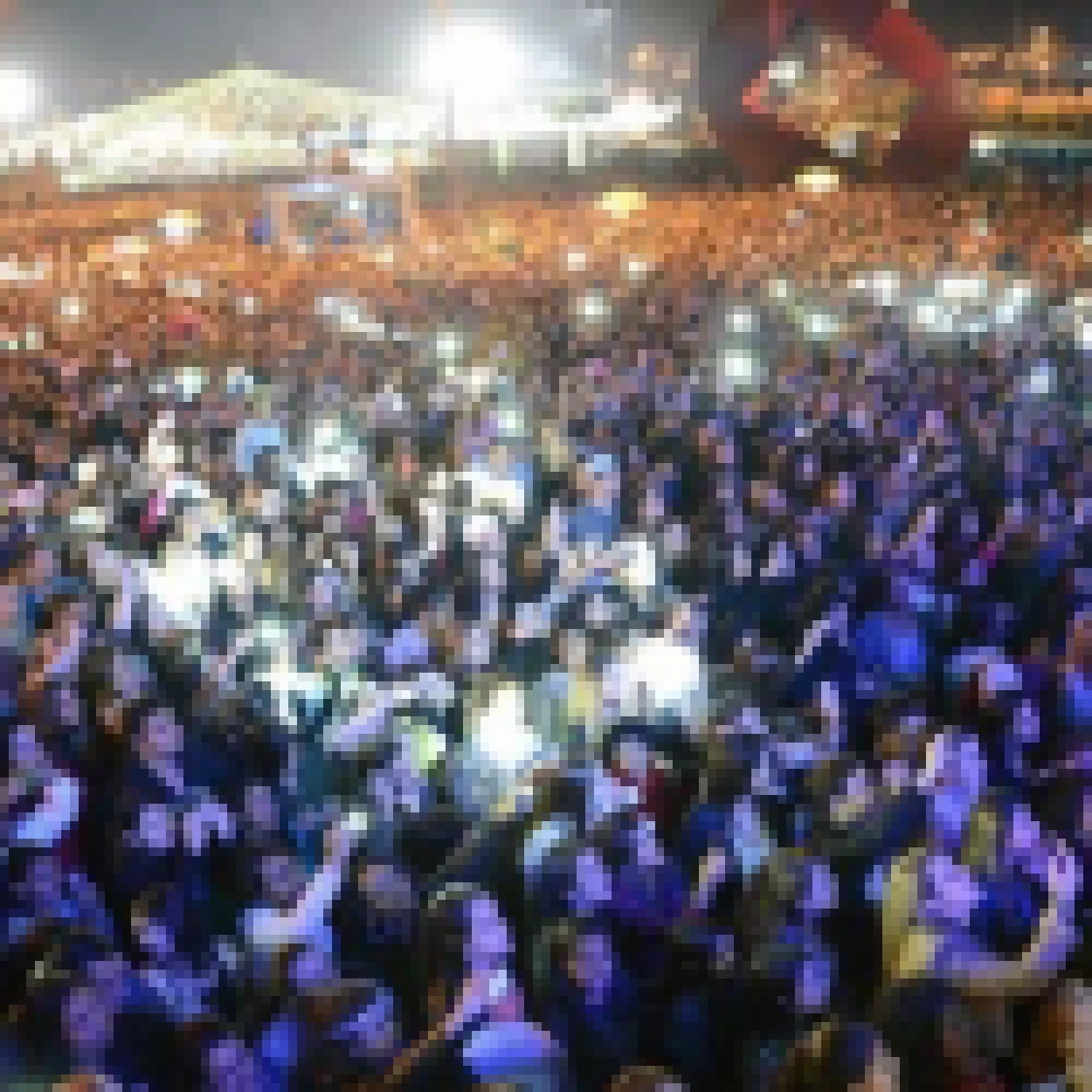 Público lota Festa Junina para ver Lucas Lucco
