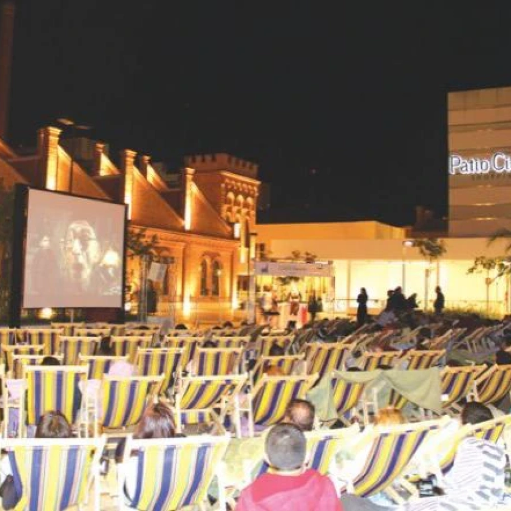 Público tem última oportunidade do ano para assistir ao Cine Open Air, no Pátio Cianê Shopping