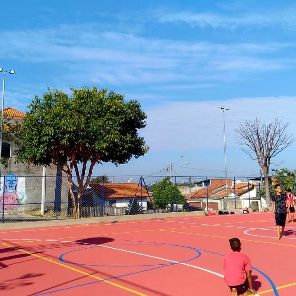Quadras poliesportivas são revitalizadas na Zona Norte