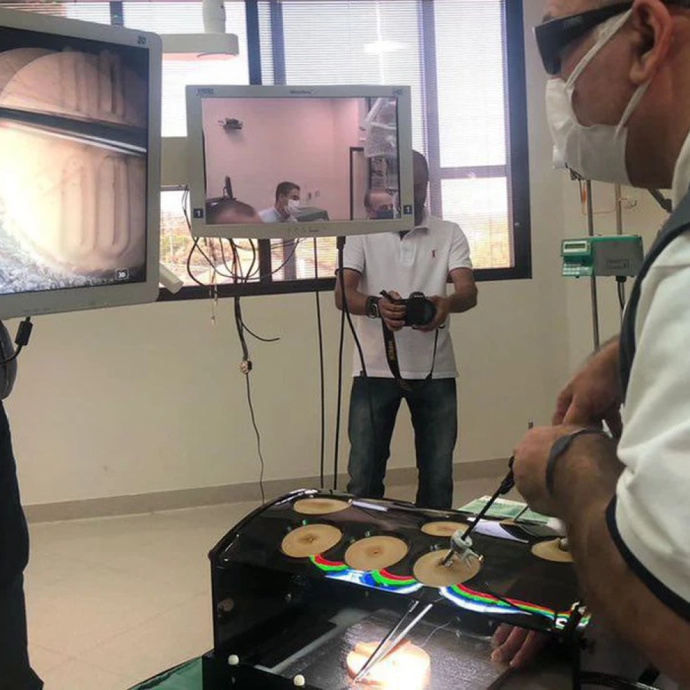 Queiroga anuncia em São Paulo verba para equipamentos de radioterapia