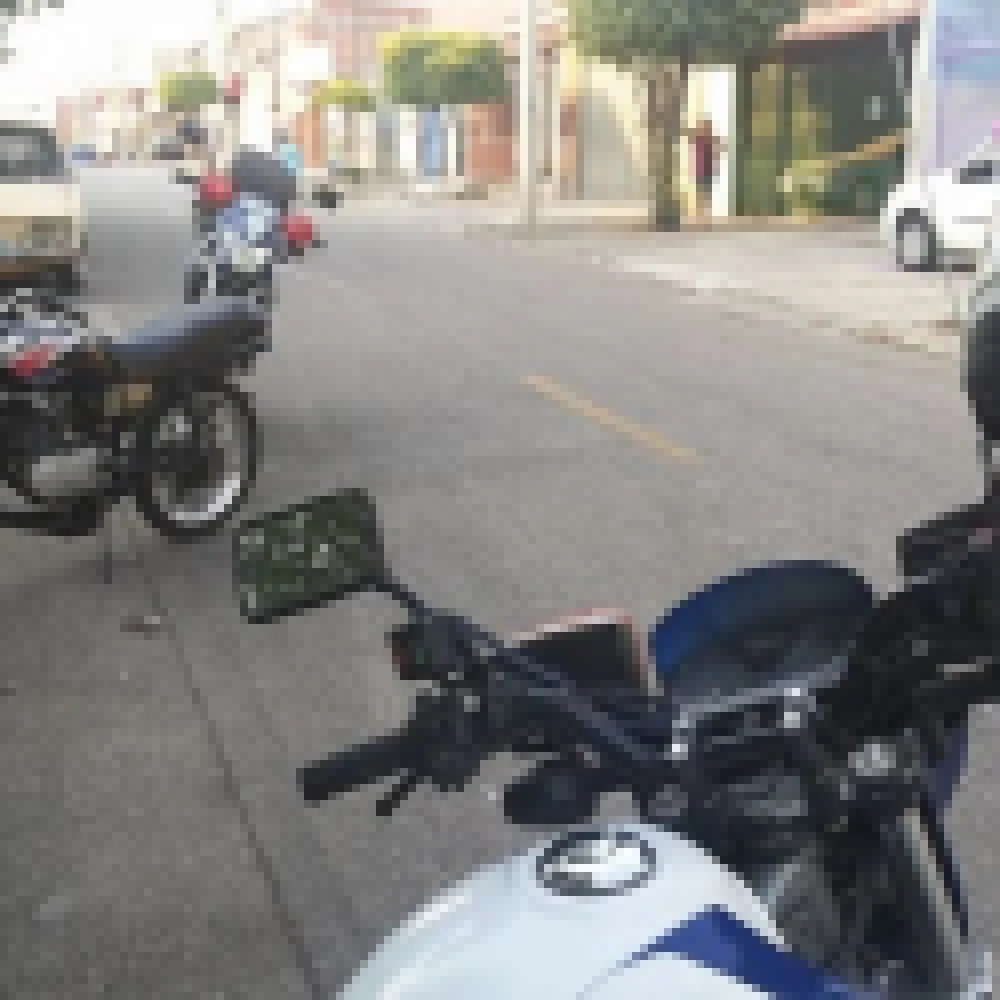 Rapaz é detido pela GCM após fazer malabarismo com moto em frente à escola no Jardim Santa Marina