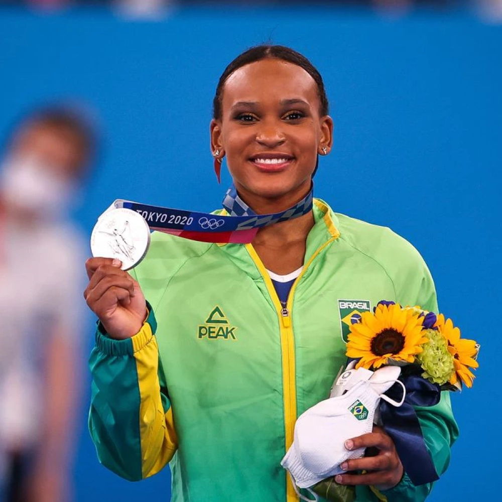Rebeca Andrade fatura prata, 1ª medalha na ginástica feminina do país