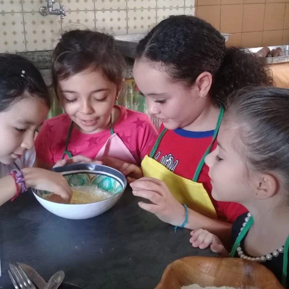 Receitas da culinária mexicana encantam crianças em oficina na Biblioteca Infantil