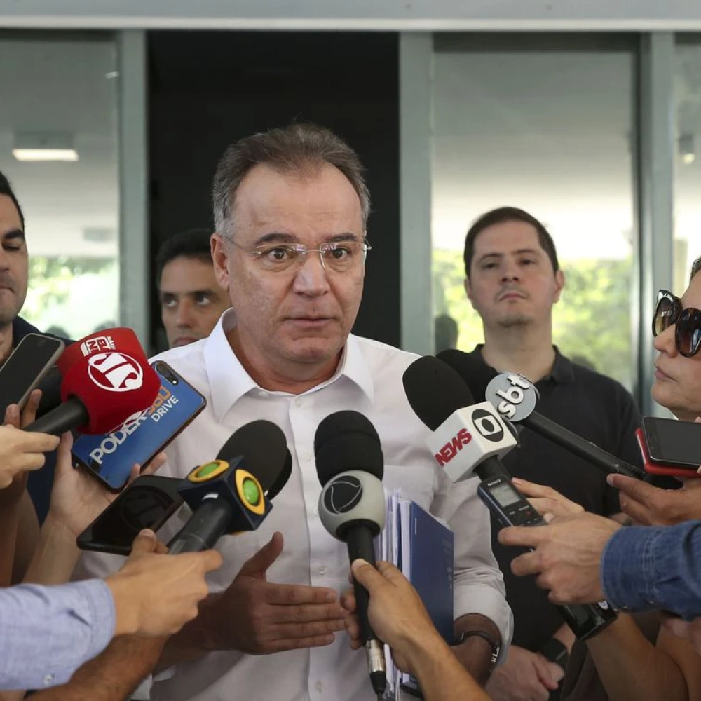 Relator defende debate sobre previdência de estados e municípios