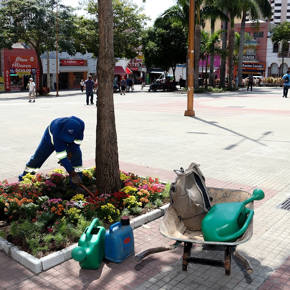 Revitalização da praça central e novo totem serão entregues neste sábado