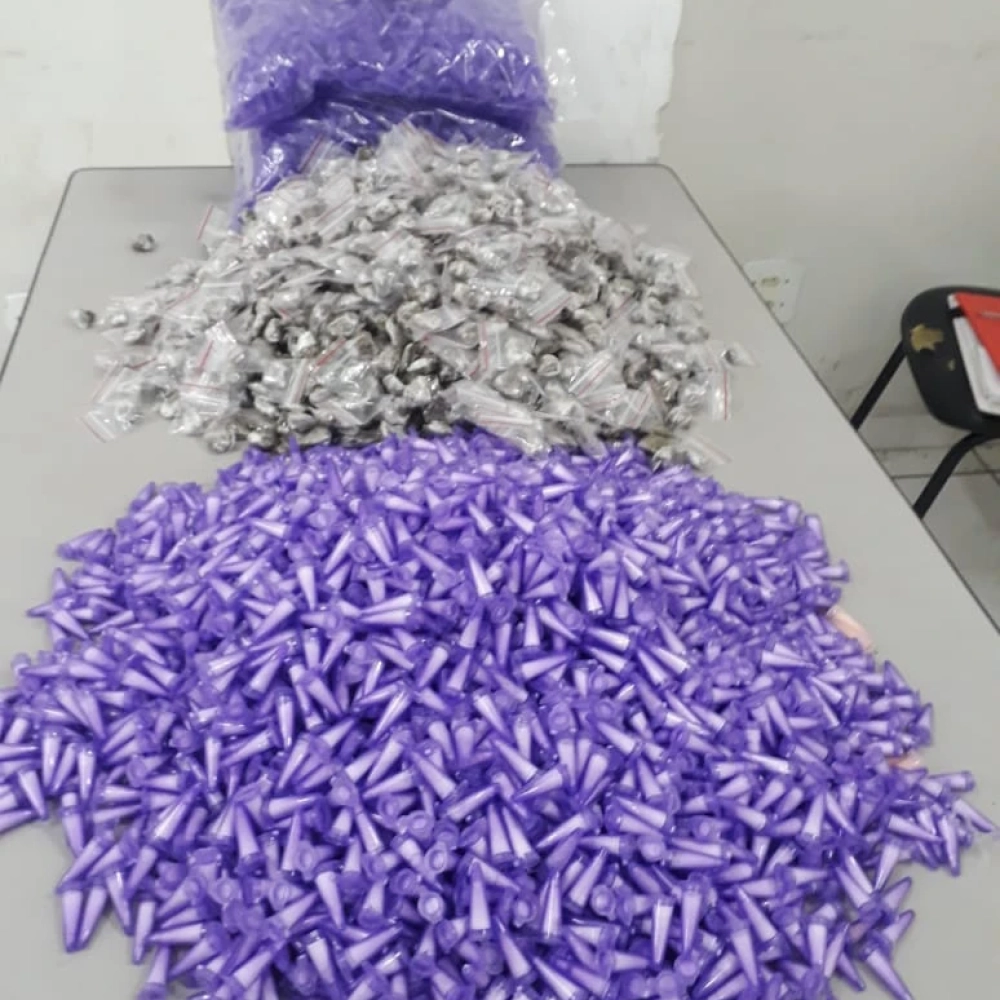 Romu detém homem com mais de 4 mil porções de drogas atrás de igreja