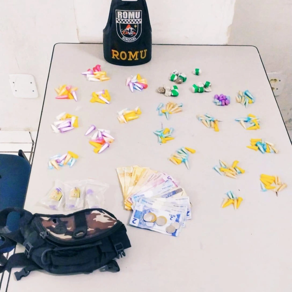 Romu detém jovens com drogas no Jd. São Guilherme