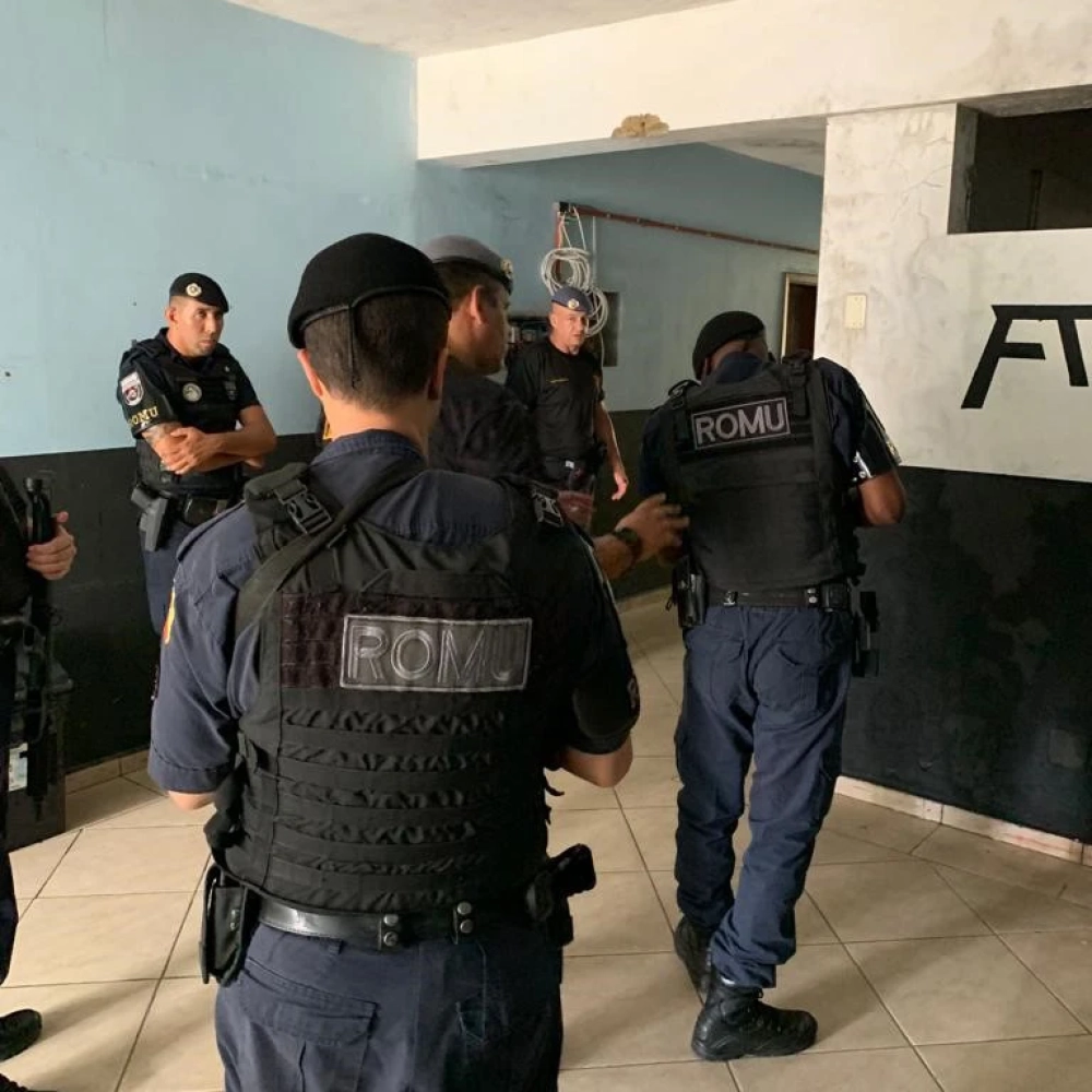 Romu faz treinamento com o Baep para utilização de escudos balísticos