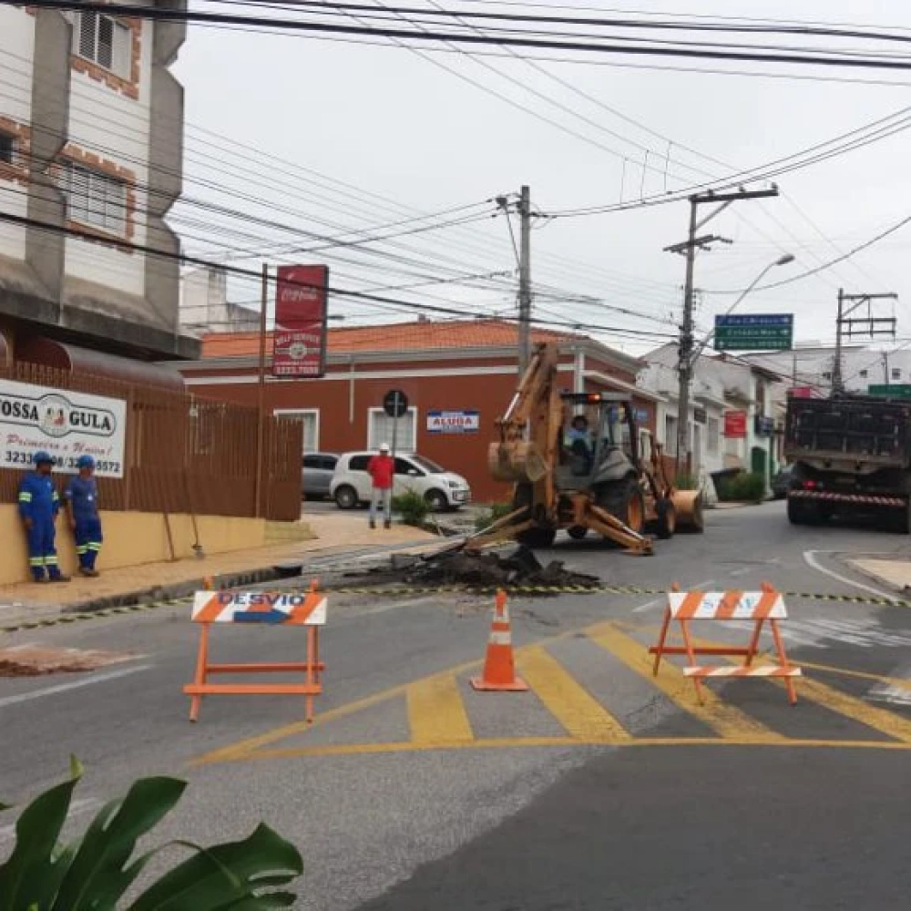 Rua Aparecida está com faixa bloqueada para obra emergencial