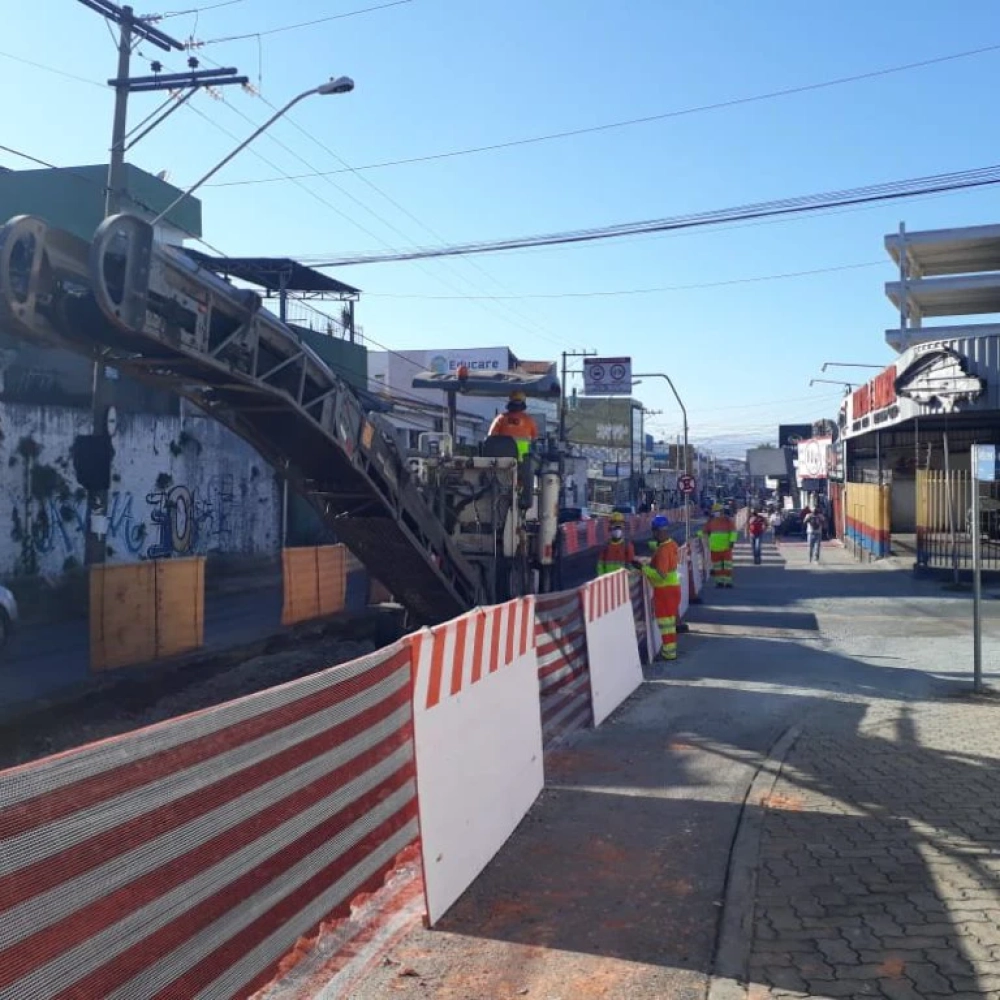 Rua Comendador Oeterer prossegue em obras para receber o BRT