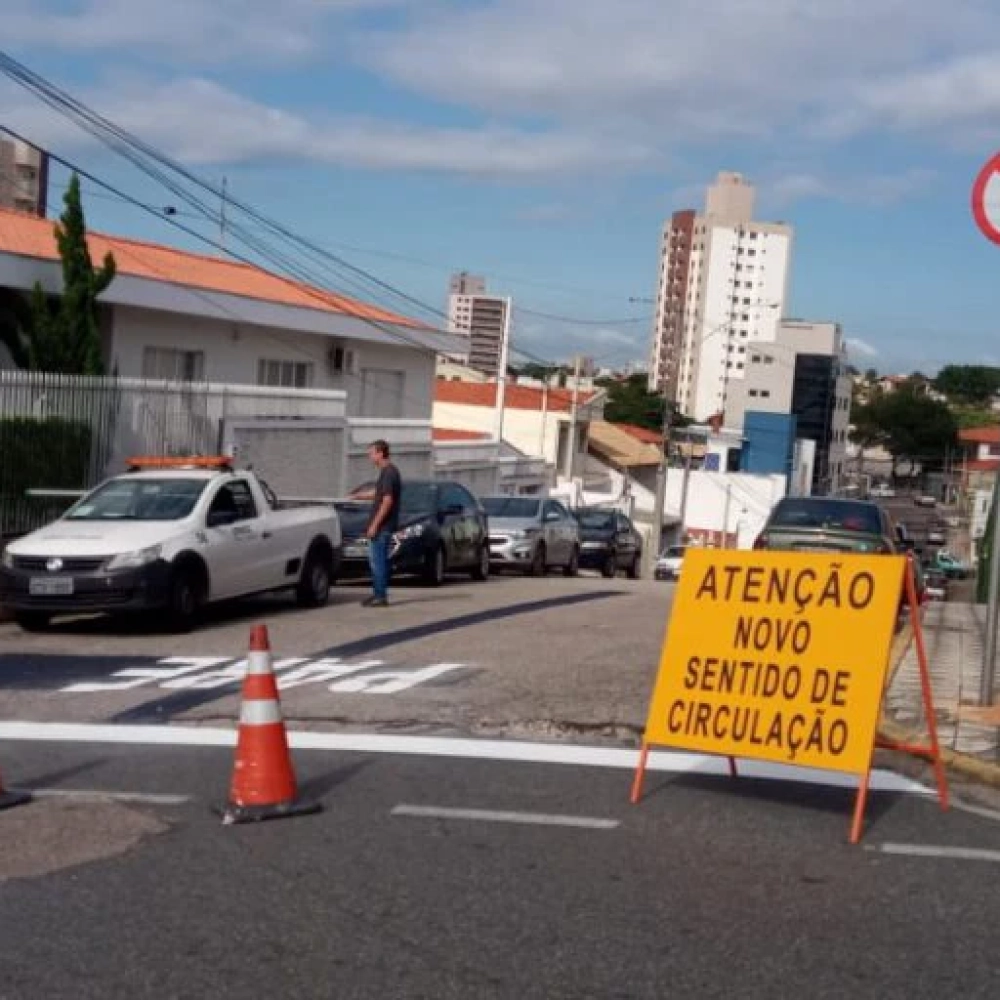 Rua do Jd. Faculdade passa a ter sentido único de direção
