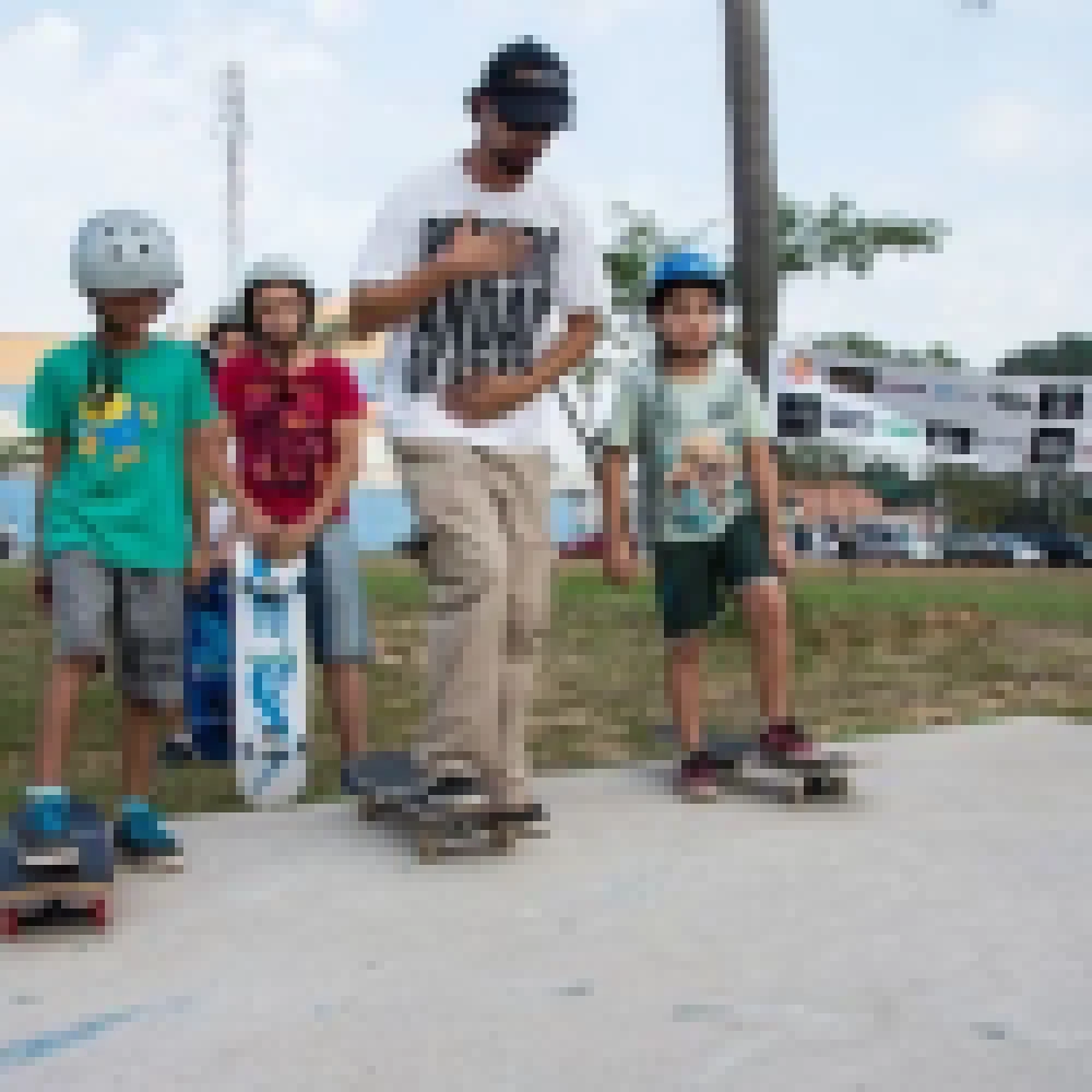 Sábado tem aulas gratuitas de skate no Parque das Laranjeiras e na Vila Haro