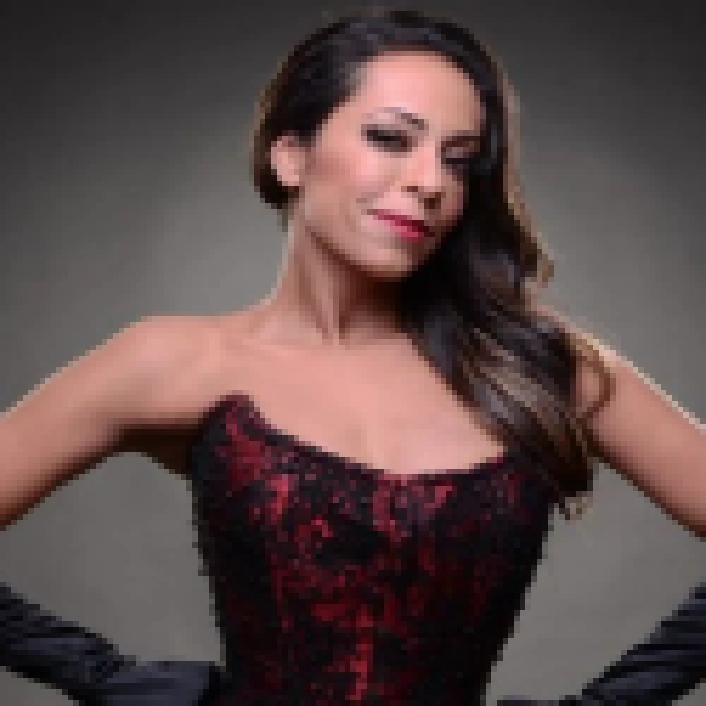 Samantha Schmütz faz espetáculo musical dirigido pelo humorista Paulo Gustavo no Pátio Cianê Shopping
