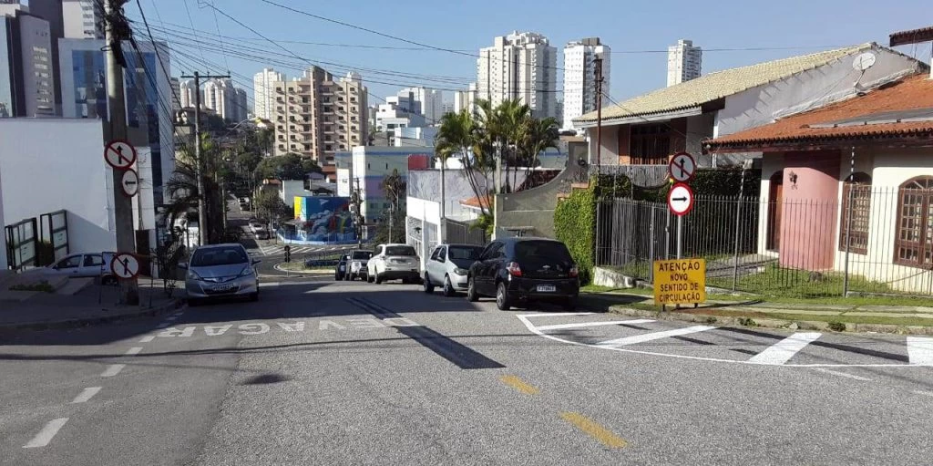 Trecho de rua no Jardim Paulistano tem sentido de trânsito alterado