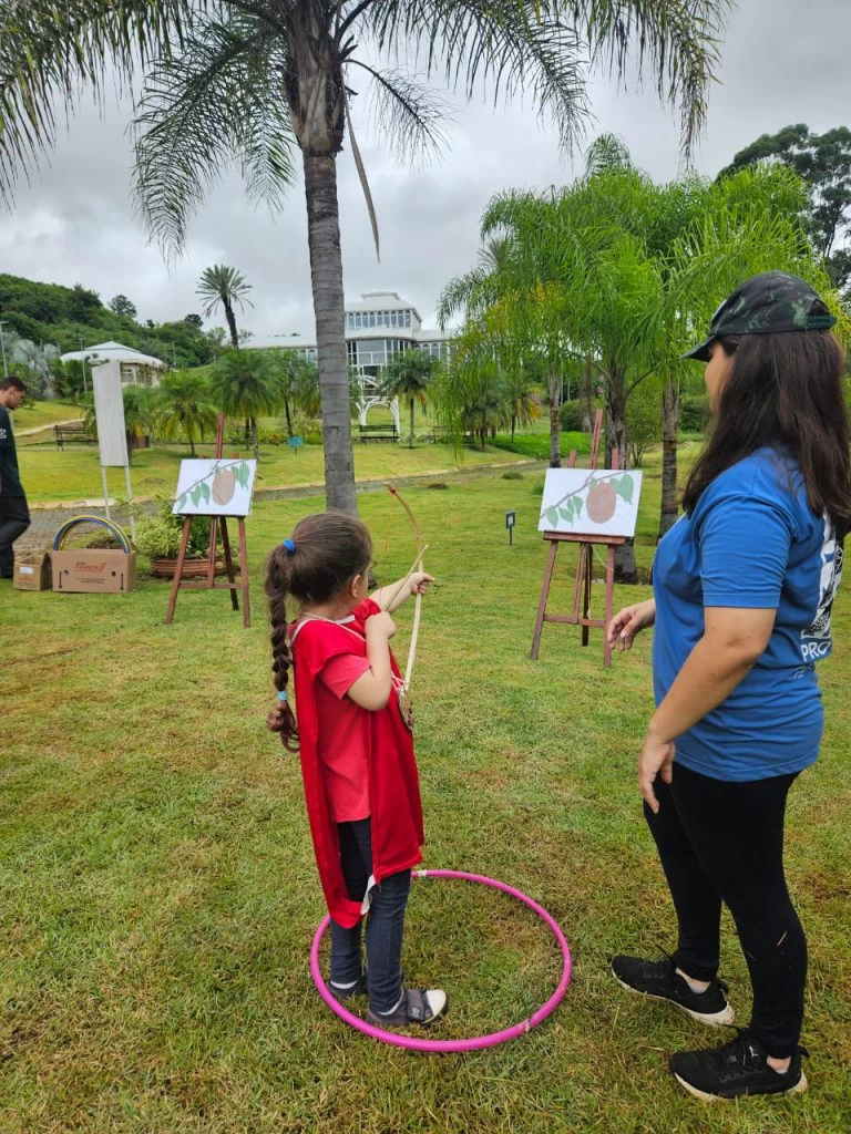 Crianças aprendem sobre a história dos irmãos Villas-Bôas e os povos indígenas em programação de férias no Jardim Botânico de Sorocaba